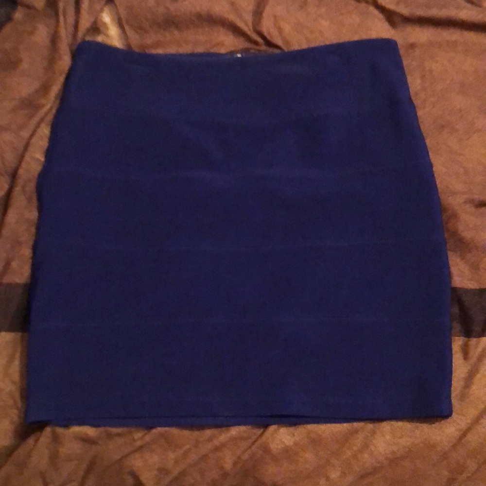 Fitted skirt